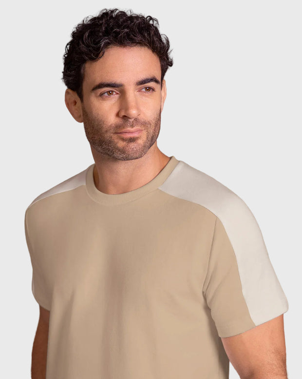 Camiseta básica con cortes decorativos en hombros