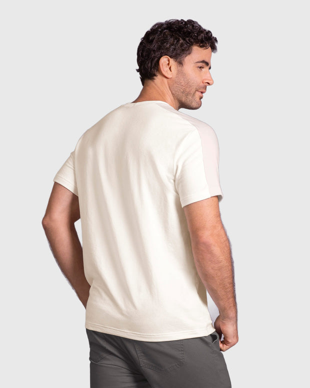 Camiseta básica con cortes decorativos en hombros