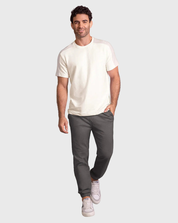 Camiseta básica con cortes decorativos en hombros
