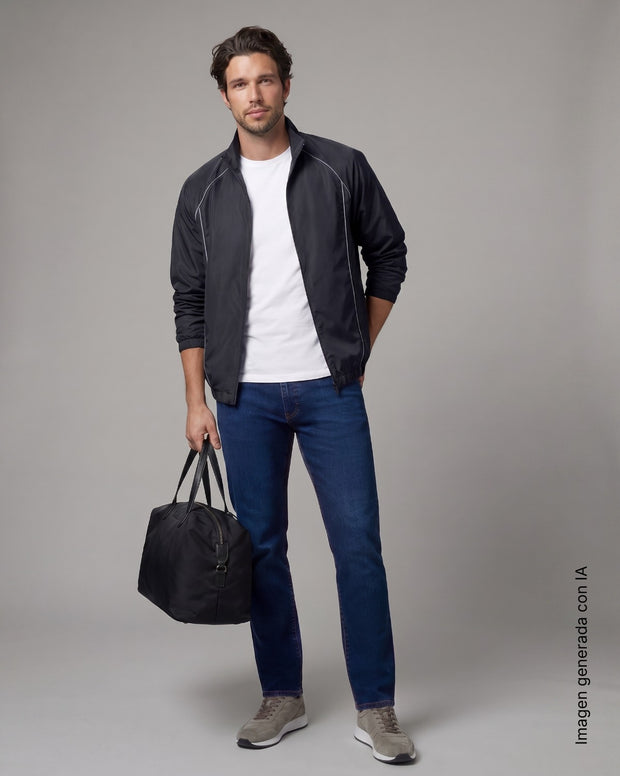 Chaqueta impermeable con líneas en contraste