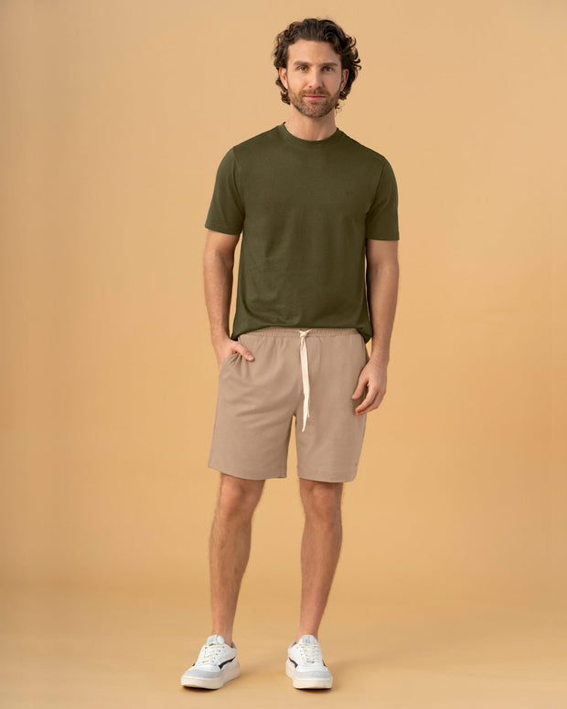 Camiseta básica con manga corta y cuello redondo