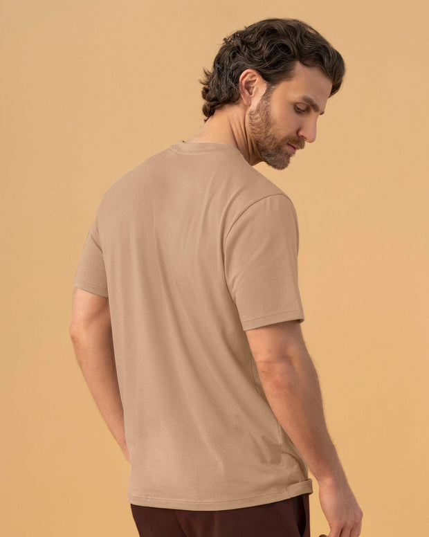 Camiseta básica con manga corta y cuello redondo