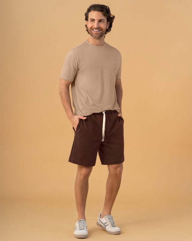 Camiseta básica con manga corta y cuello redondo