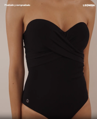 Vestido de baño strapless con realce incorporado en las copas