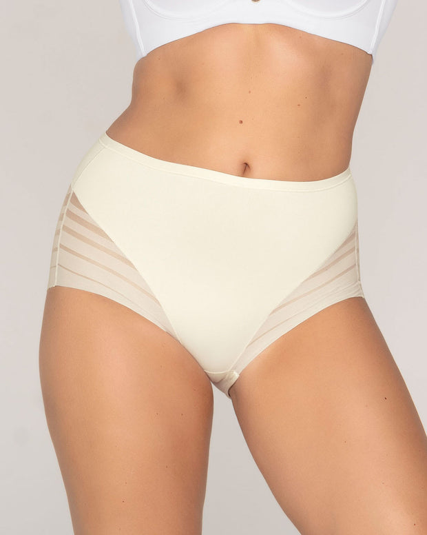 Panty faja clásico con control moderado de abdomen y bandas en tul