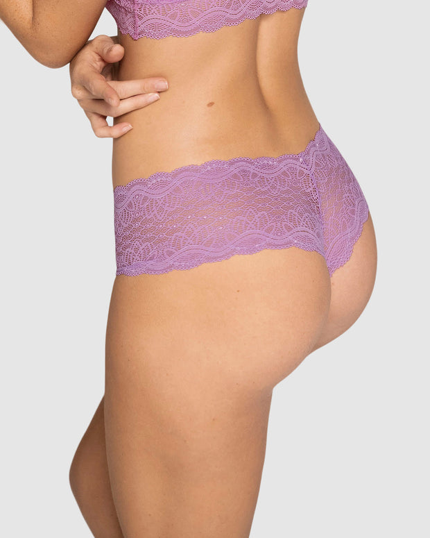 Panty cachetero con laterales anchos en encaje#color_412-lila