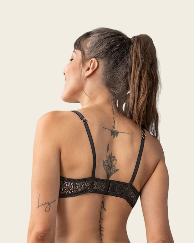 Bralette en encaje con transparencias y arco