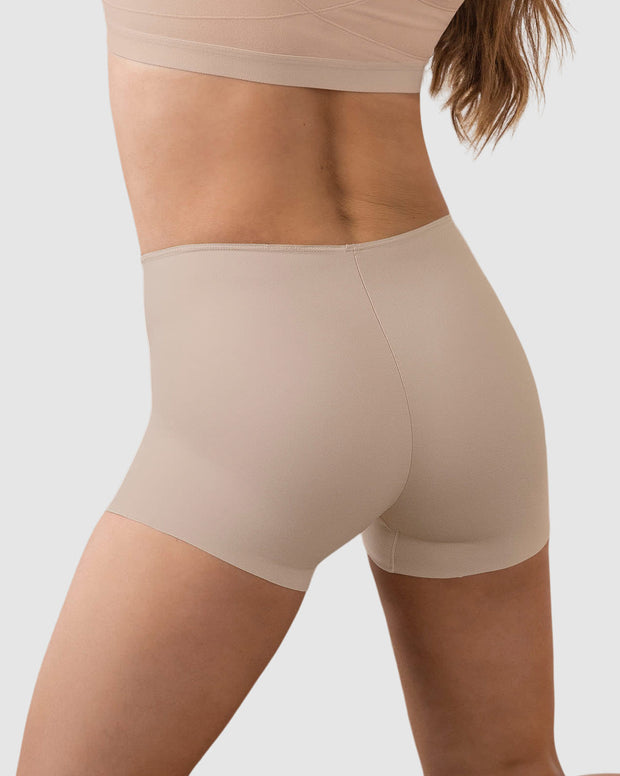 Panty tipo bóxer efecto invisible en piernas