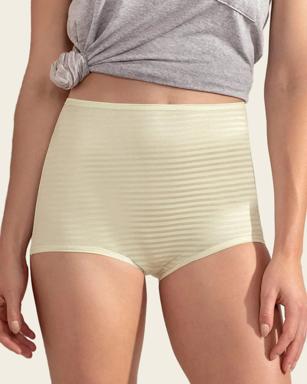 Paquete x 4 panties clásicos con máximo cubrimiento