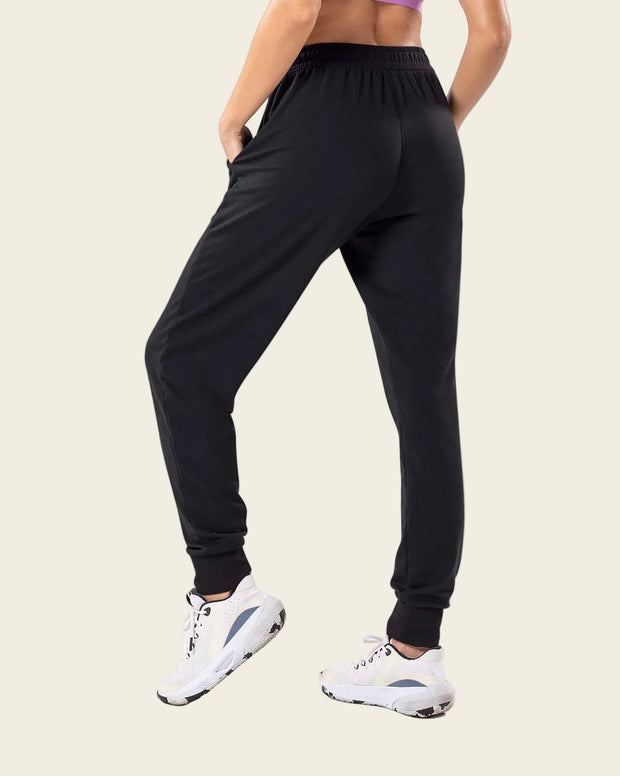 Jogger deportivo de silueta amplia con bolsillos