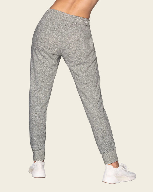 Jogger deportivo de silueta amplia con bolsillos