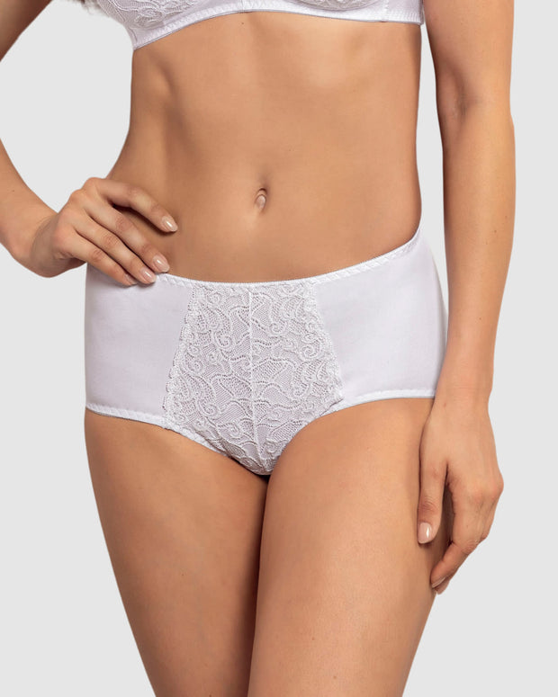 Panty clásico de control suave con toques de encaje en abdomen