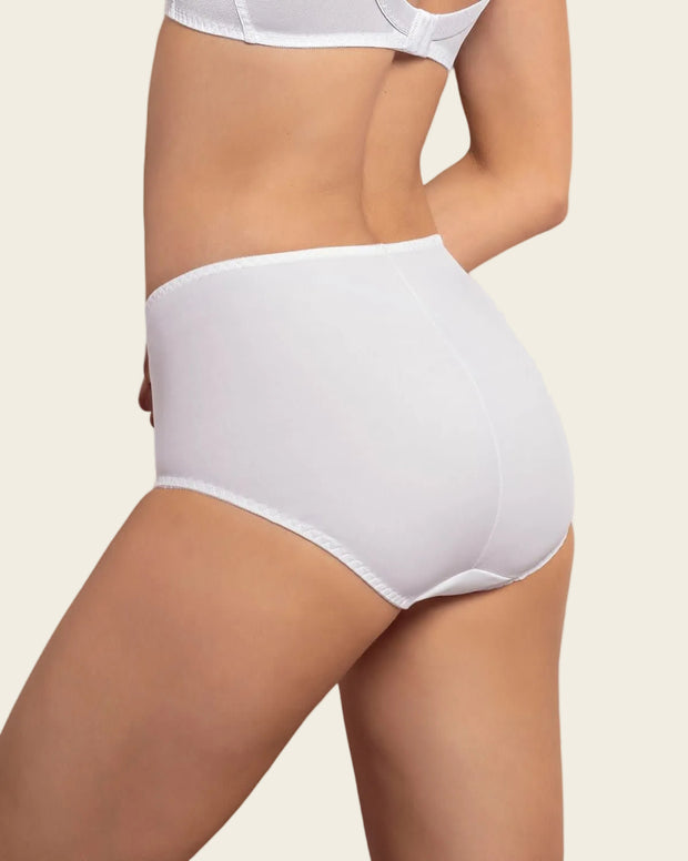 Panty clásico de control suave con toques de encaje en abdomen