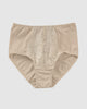 Panty clásico de control suave con toques de encaje en abdomen#color_824-perla