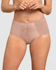 Panty clásico de control suave con toques de encaje en abdomen#color_a22-rosa-vieja