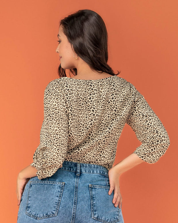 Blusa manga 3/4 con charretera no funcional