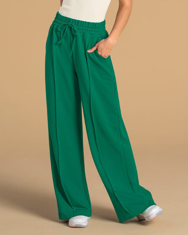 Pantalón tipo jogger con bota ancha