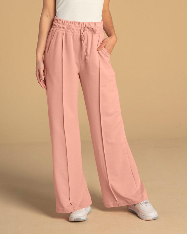 Pantalón tipo jogger con bota ancha