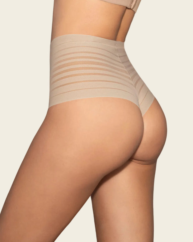 Panty alto de control suave con encaje en bandas