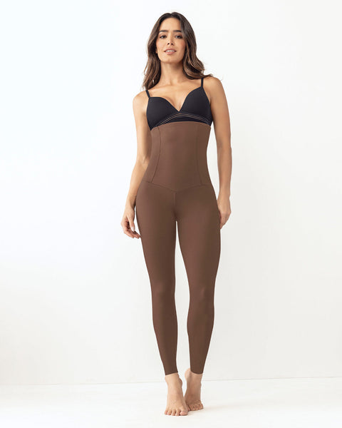 Legging de tiro alto de control en abdomen y piernas#color_875-cafe-oscuro