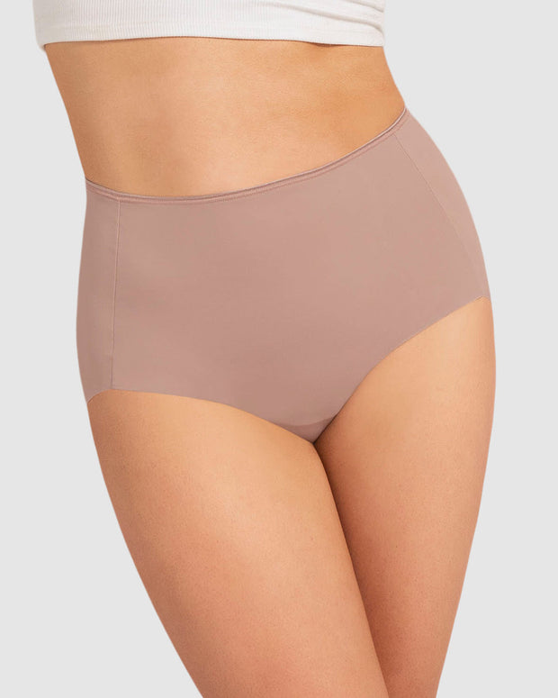 Panty clásico efecto invisible de control fuerte en abdomen