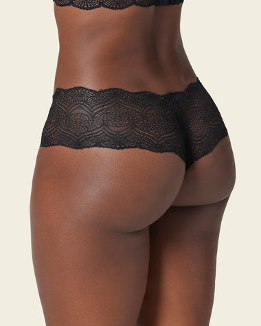 Panty estilo cachetero en encaje con transparencias y bordes redondeados#color_700-negro