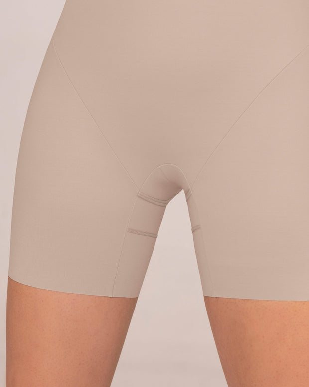 Short media pierna tiro extra alto, levanta cola