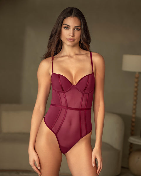 Body brasilera elaborado en tul y tela lisa irresistiblemente sexy#color_240-vino