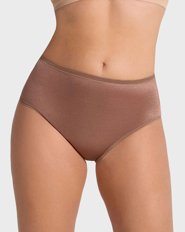 Panty clásico pierna alta con excelente cubrimiento tela suave