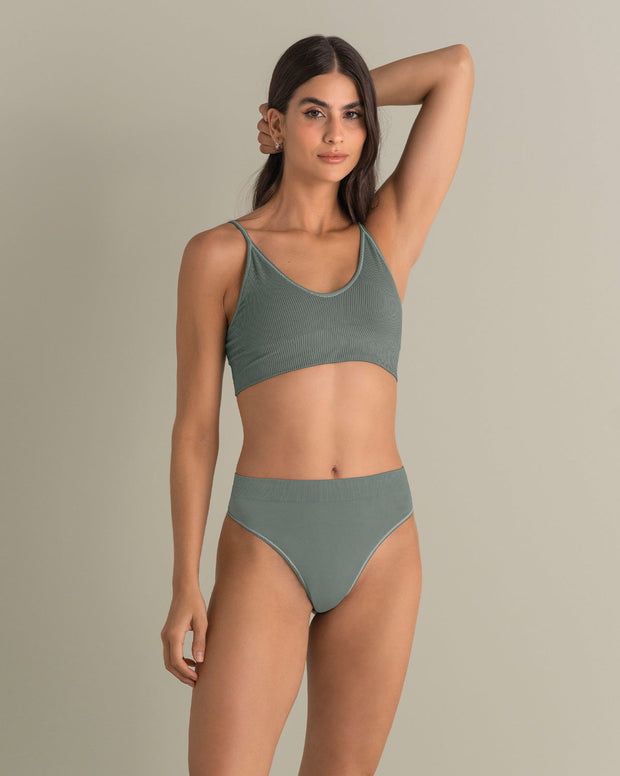 Top en tecnología seamless con textura acanalada Natural Comfort