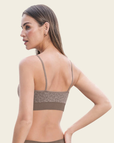 Top en animal print ultraligero en tecnología seamless#color_790-cafe
