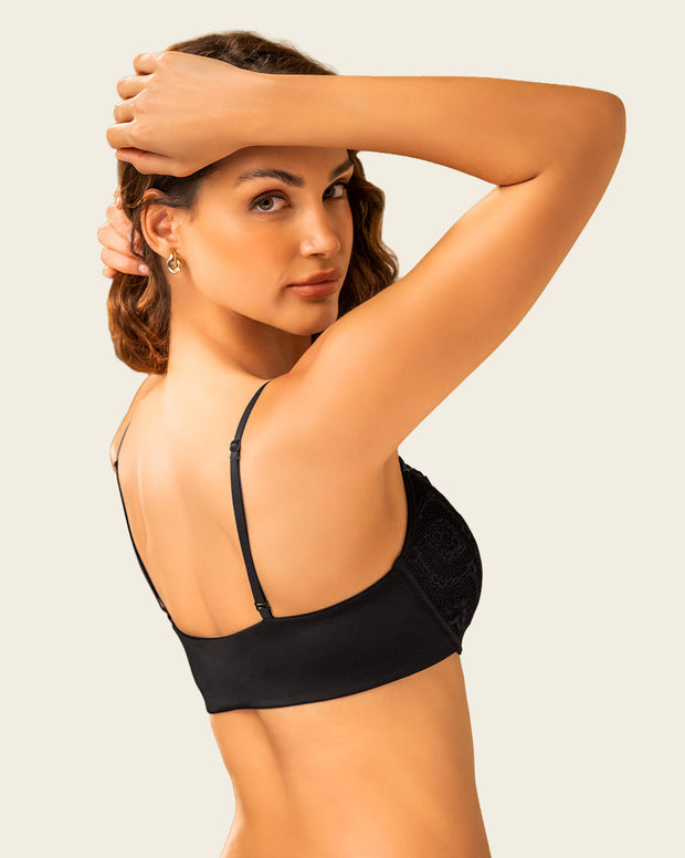 Brasier en encaje con abrochadura frontal y espalda lisa