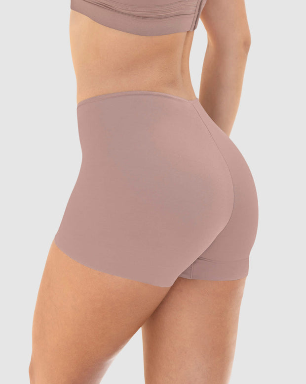 Panty tipo bóxer efecto invisible en piernas