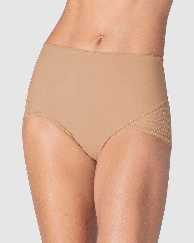 Panty clásico de control fuerte en abdomen, glúteos en tul