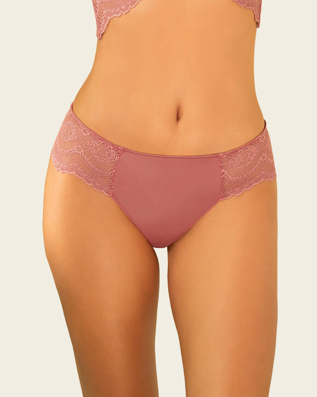Panty cachetero, en tela lisa y encaje