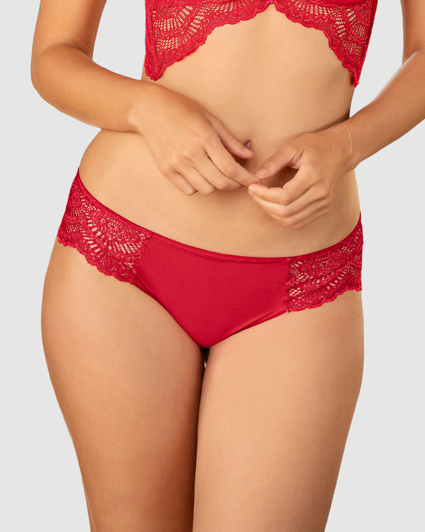Panty cachetero, en tela lisa y encaje