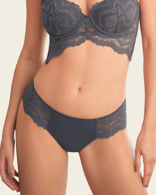 Panty cachetero, en tela lisa y encaje#color_721-gris-oscuro