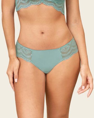 Panty cachetero, en tela lisa y encaje#color_796-verde-claro