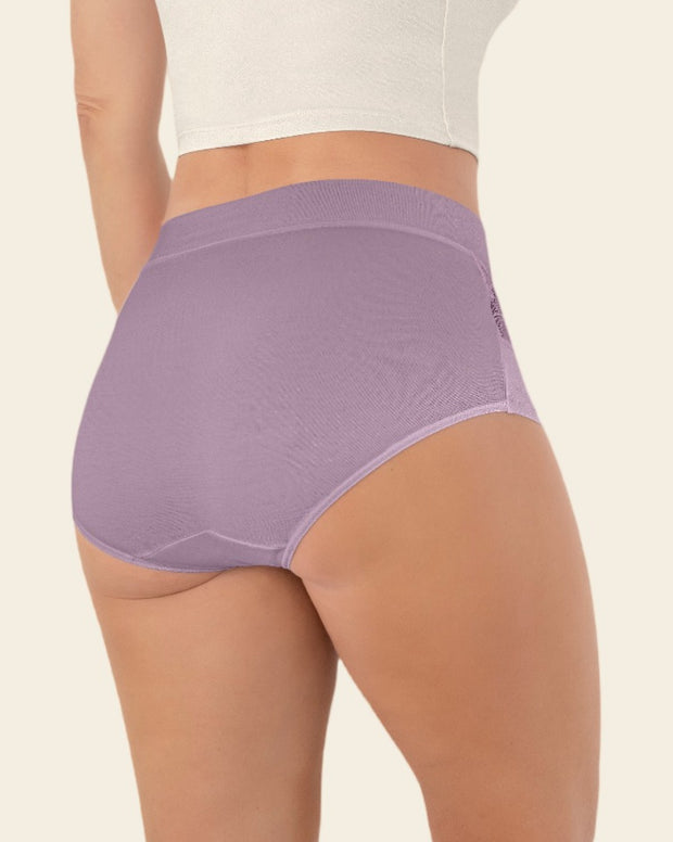 Panty clásico con detalles laterales en encaje