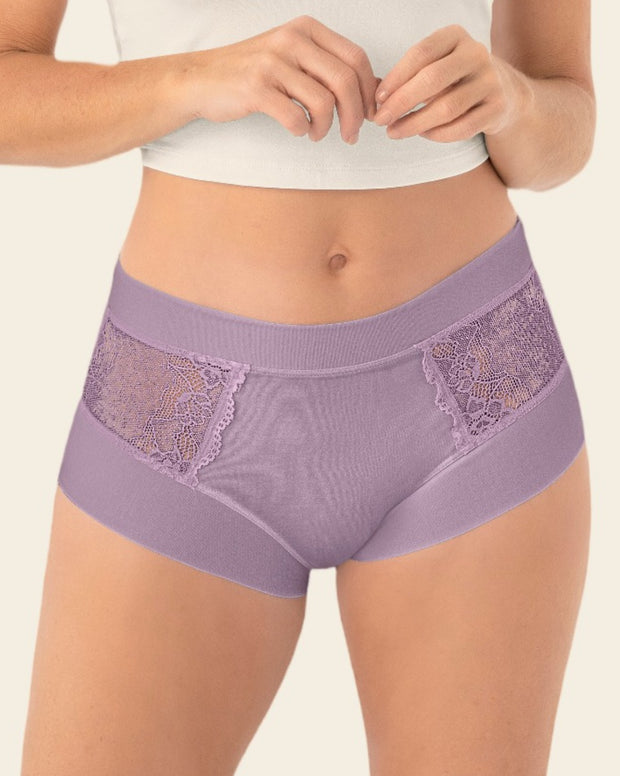Panty clásico con detalles laterales en encaje