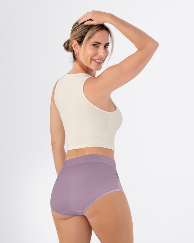 Panty clásico con detalles laterales en encaje