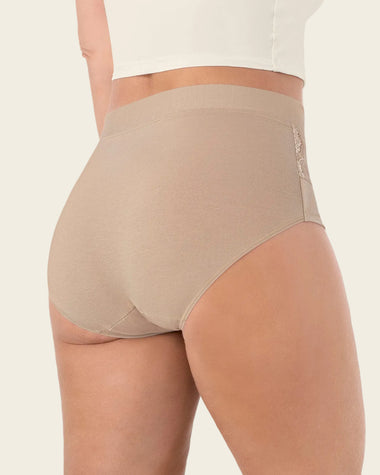 Panty clásico con detalles laterales en encaje#color_802-cafe-claro