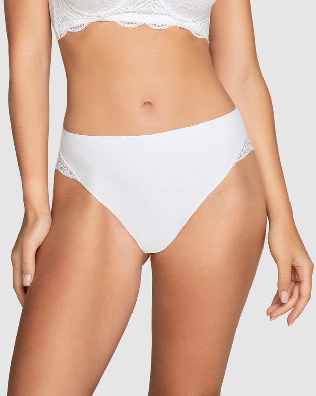 Cachetero tiro alto, liso y encaje