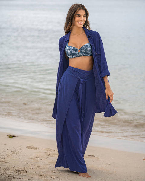 Pantalón tipo lino con tiras anudables en frente y elástico en espalda#color_547-azul