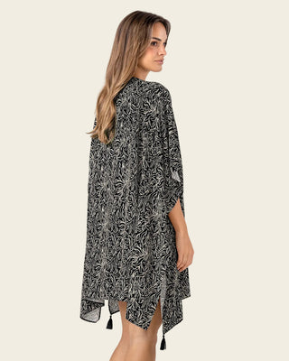 Salida de baño tipo kimono con borlas decorativas#color_c08-estampado-flores