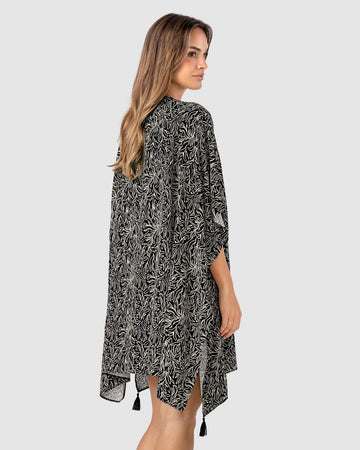 Salida de baño tipo kimono con borlas decorativas#color_c08-estampado-flores