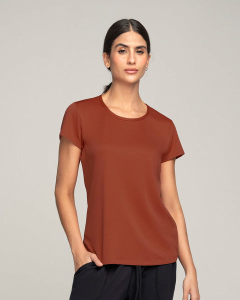 Camiseta deportiva de secado rápido y silueta semiajustada#color_336-rojo-canela
