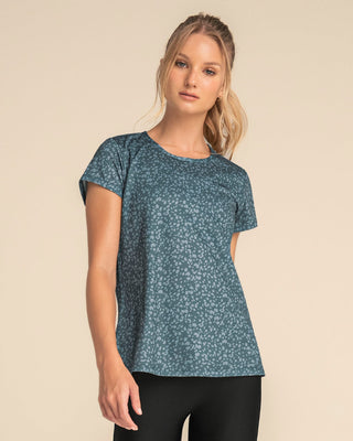 Camiseta deportiva de secado rápido y silueta semiajustada#color_613-estampado-verde