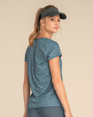 Camiseta deportiva de secado rápido y silueta semiajustada#color_613-estampado-verde