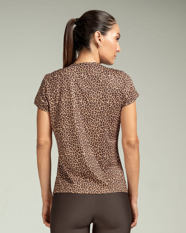 Camiseta deportiva de secado rápido y silueta semiajustada